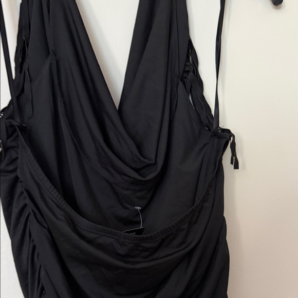 NWT 2Bebe Elegant Black Halter Top size M - Picture 5 of 9